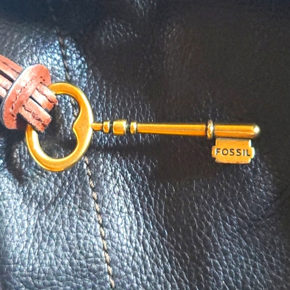 Fossil leather cossbody/shoulder bag. * 2 straps - Picture 9 of 13
